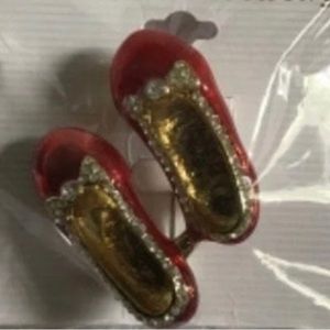 Brooch red slippers with crystals in goldstone pin/brooch